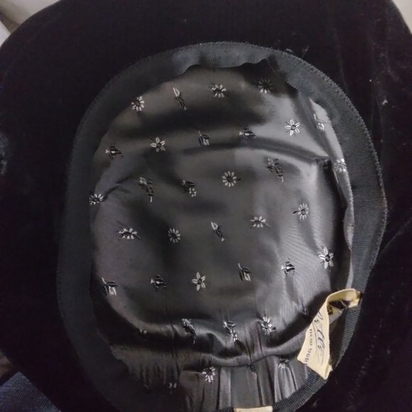 Vintage White House Black Market black velvet capelet with Debette Cloche Hat - Picture 10 of 12